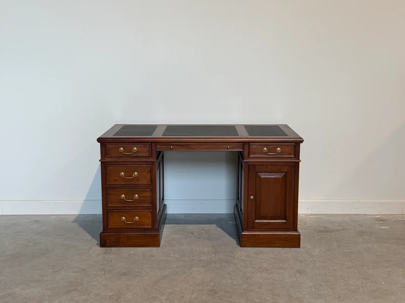 Vintage bureau, klassiek Engels bureau, mahoniehout, zwart leer, 706