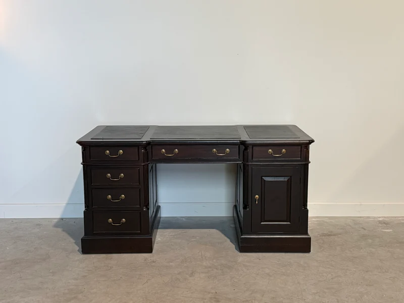 Vintage bureau, klassiek Engels bureau, mahoniehout, groen leer, 701