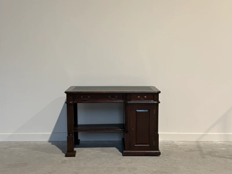Vintage bureau, klassiek Engels bureau, mahoniehout, groen leer, 691