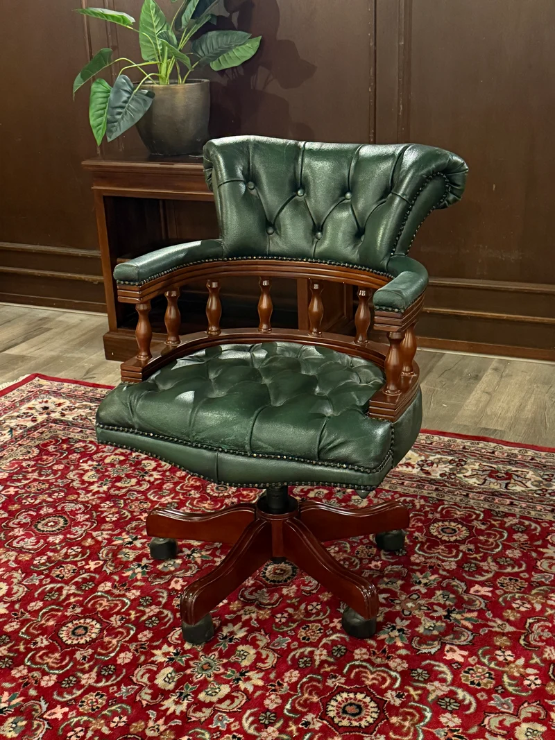 Vintage stoel, Chesterfield, mahoniehout, groen leer, 124