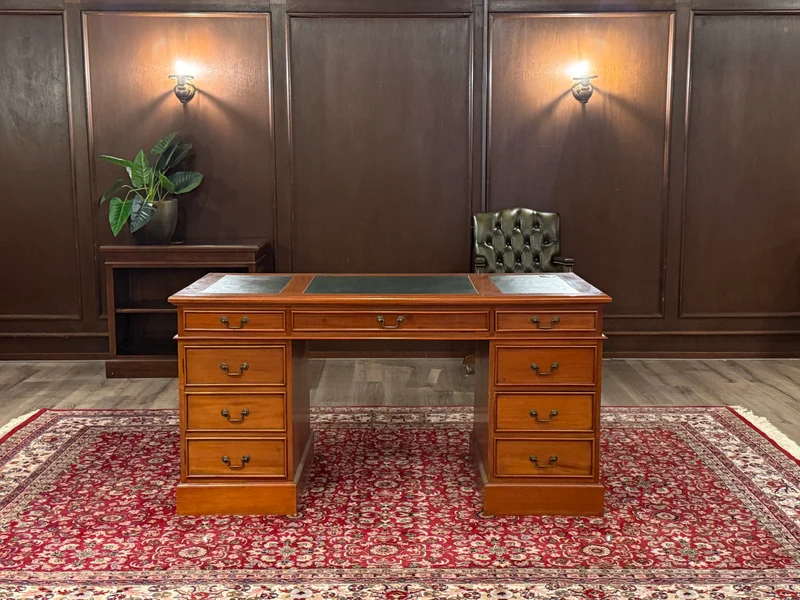 Vintage bureau, klassiek Engels bureau, mahoniehout, groen leer, 692