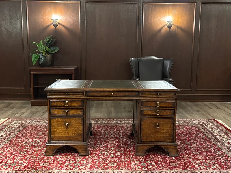 Vintage bureau, klassiek Engels bureau, eikenhout, groen leer, 685