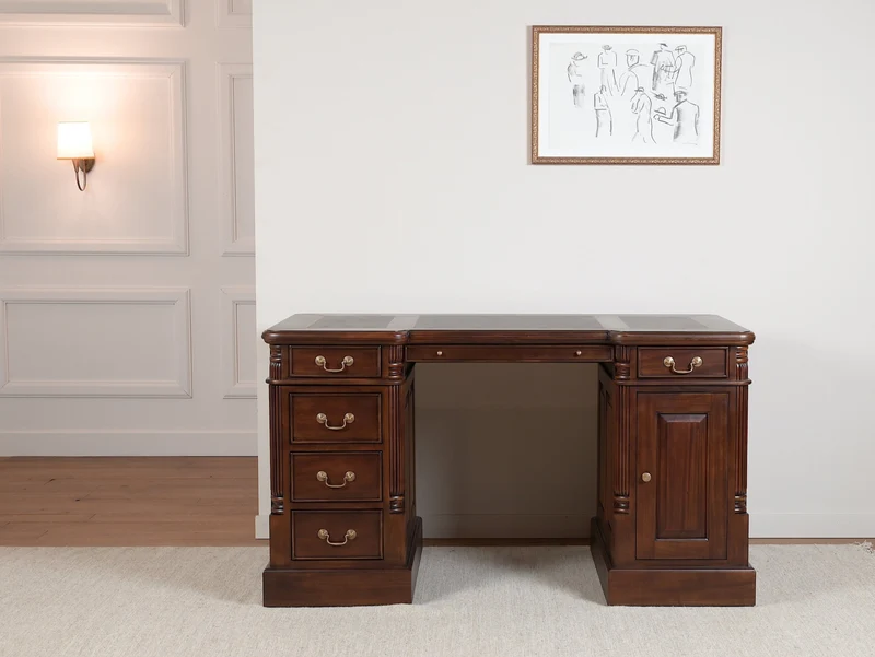 Pillar 140x70 Walnoot, klassiek Engels bureau, massief mahoniehout