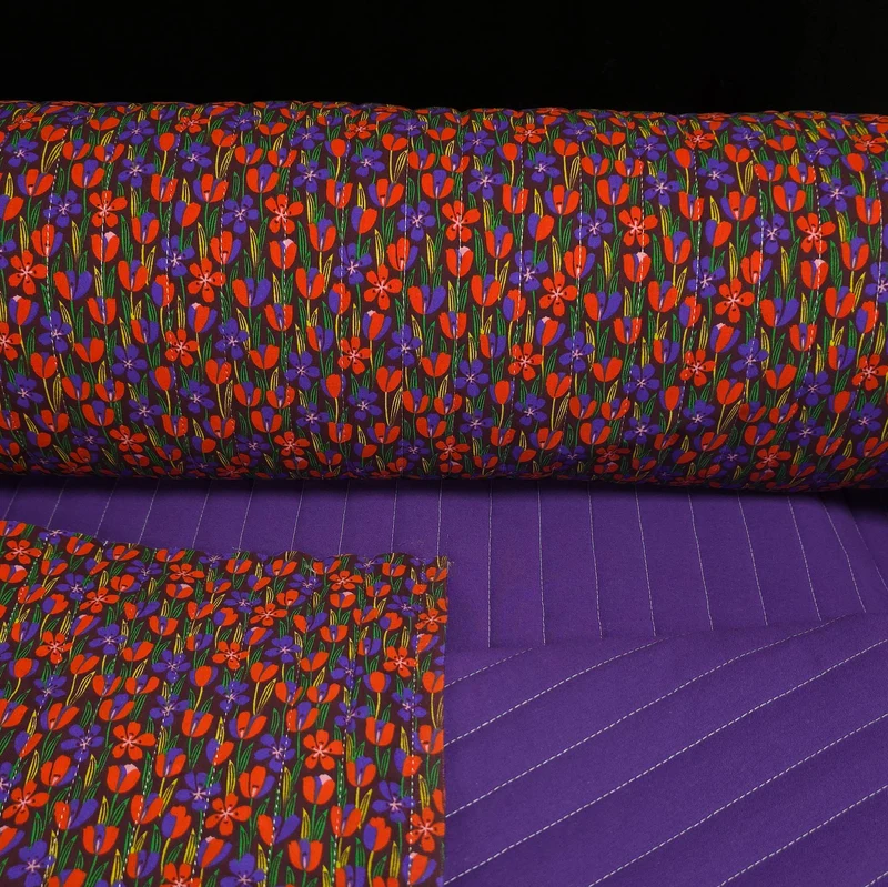 Coton matelassé réversible | Champ floral rouge & rayures violettes