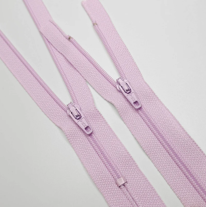 YKK | Fermeture éclair à bout fermé | spirale | #3 | mauve pâle | 8 3/4'' - 22 cm