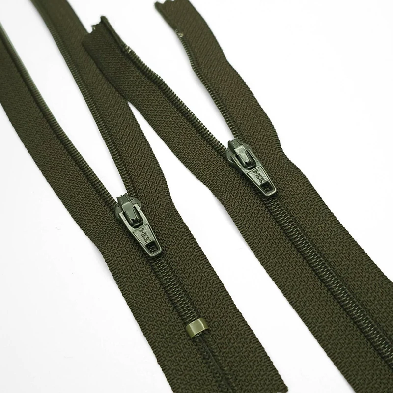 YKK Fermeture éclair À Bout Fermé | Spiralé | Vert Chaume | #2 | 9'' - 23 cm
