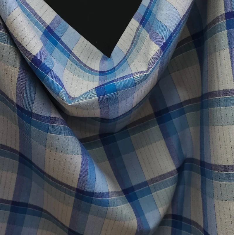 Tissu léger en poly-viscose à carreaux & chevrons | Brume bleue
