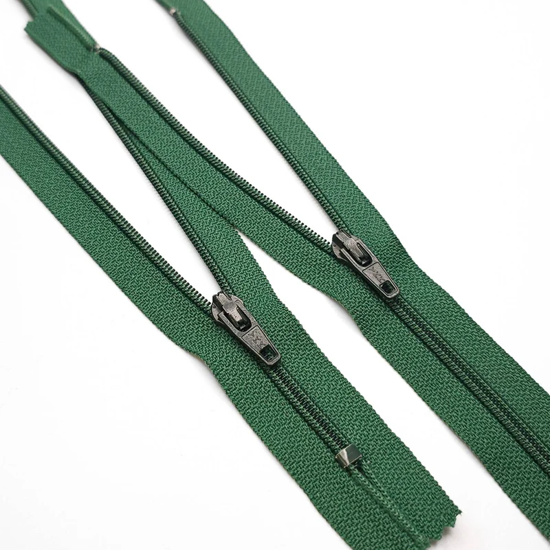 YKK | Fermeture Éclair à bout fermé | Spirale | #2 | Vert | 8 1/2'' - 21.5 cm